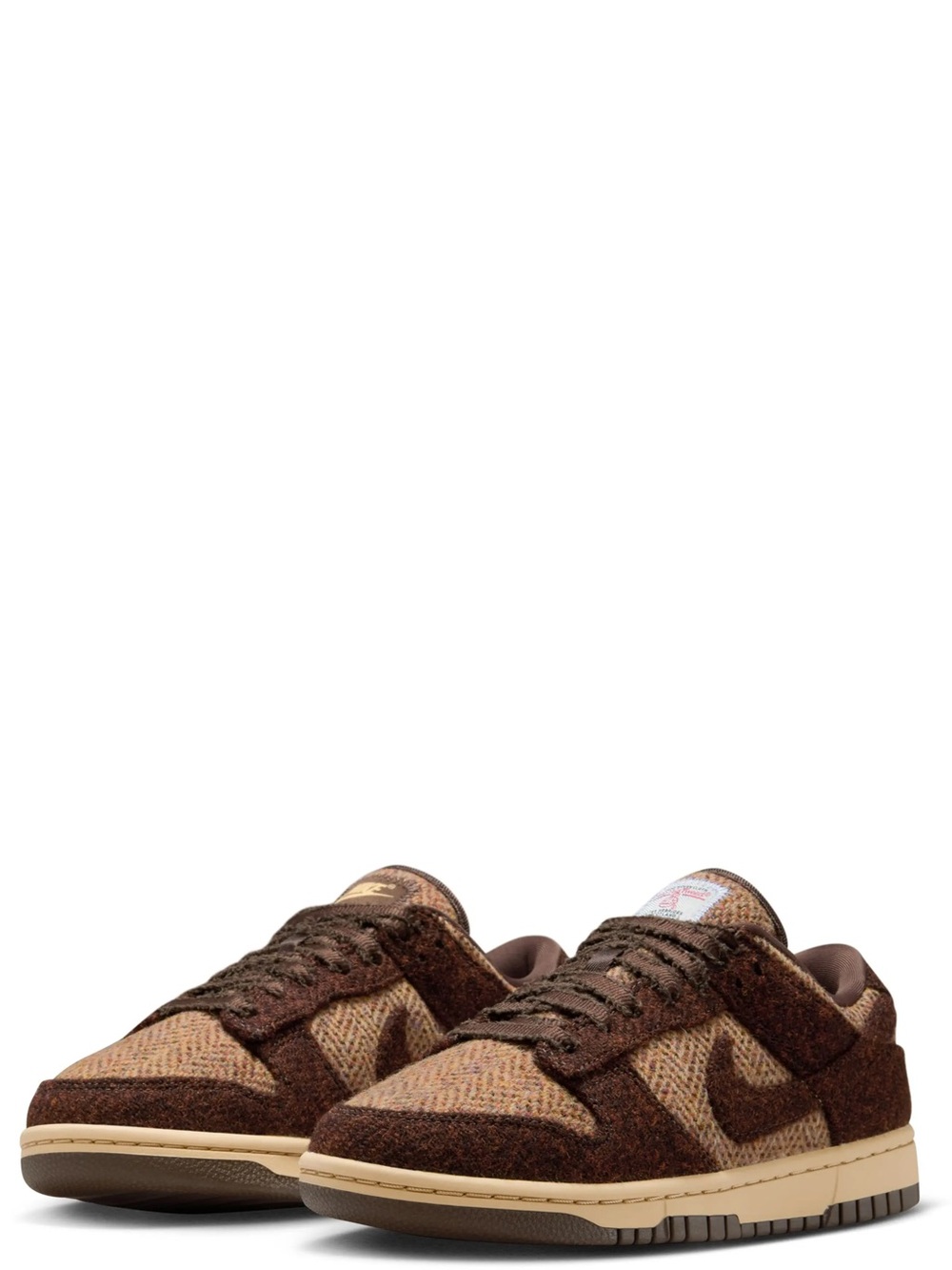 Nike Women's Dunk Low x Harris Tweed®
Sesame and Violet Mist